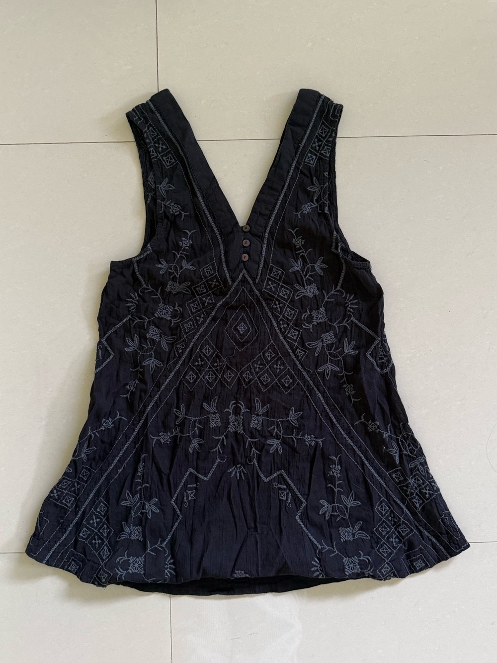 Free People Black Embroidered V-Neck Sleeveless Camisole